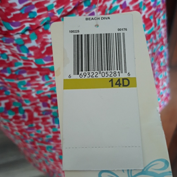 NWT Beach Diva tankini top — New. - Picture 5 of 7